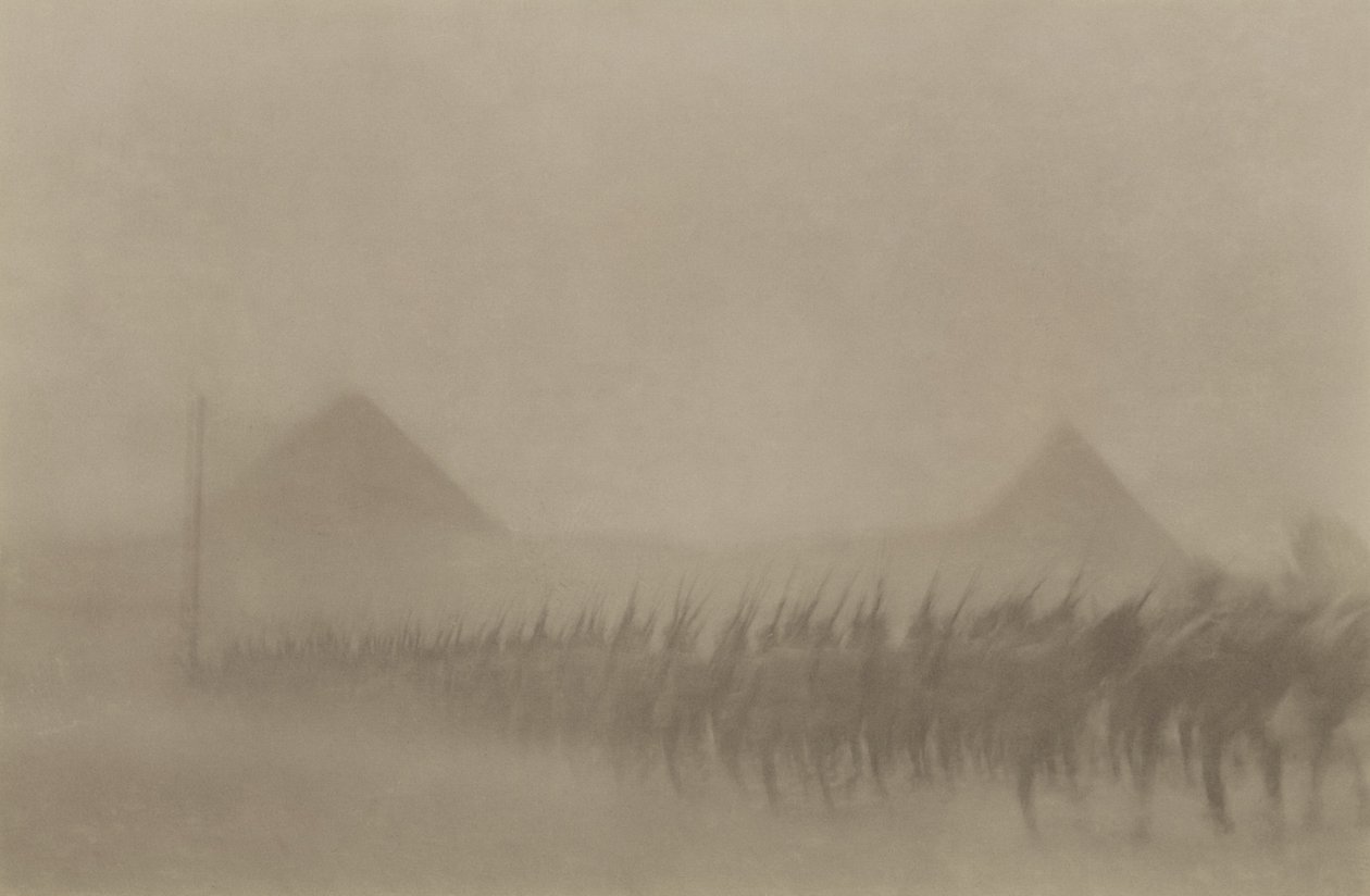 Infantaria australiana marchando durante uma tempestade de areia, que é conhecida no Egito como um Khamseen, 1915 de Australian Photographer