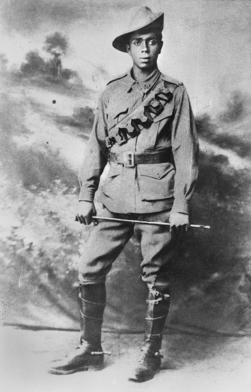Retrato de um soldado aborígine, 234 soldado (Walter) Walter Christopher (Chris) George Saunders, c.1916 de Australian Photographer