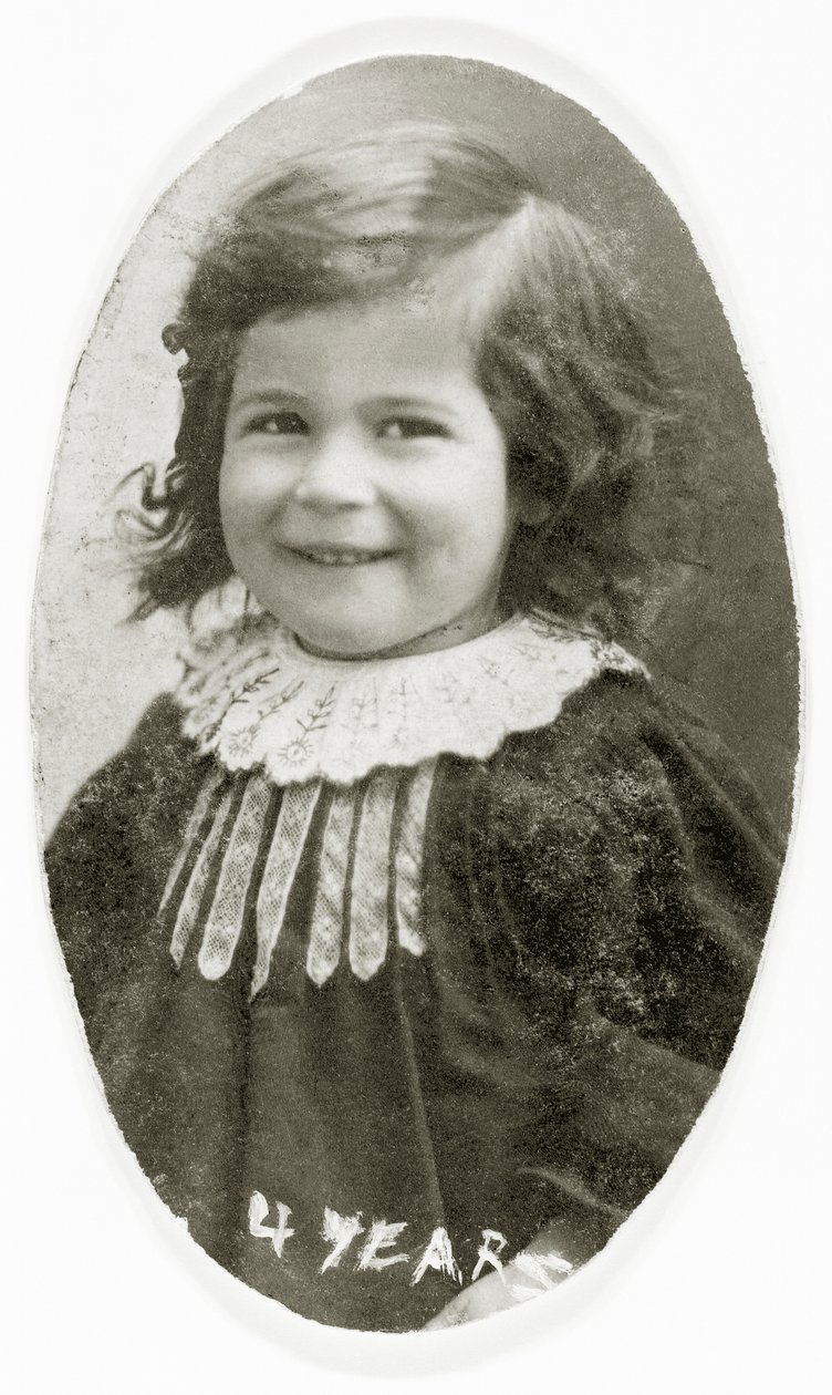 Tina Modotti aos 4 anos, Ferlach, Áustria, 1901 de Austrian Photographer