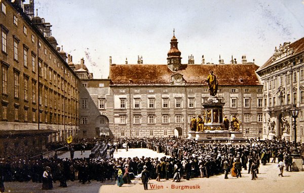 Banda a tocar no pátio do Castelo Imperial em Viena, c.1905 (cor litho) de Austrian School