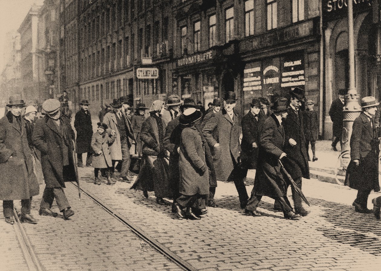 Lenin em Estocolmo com Ture Nerman e Carl Lindhagen em 13 de abril de 1917, 1917 de Axel Malmström
