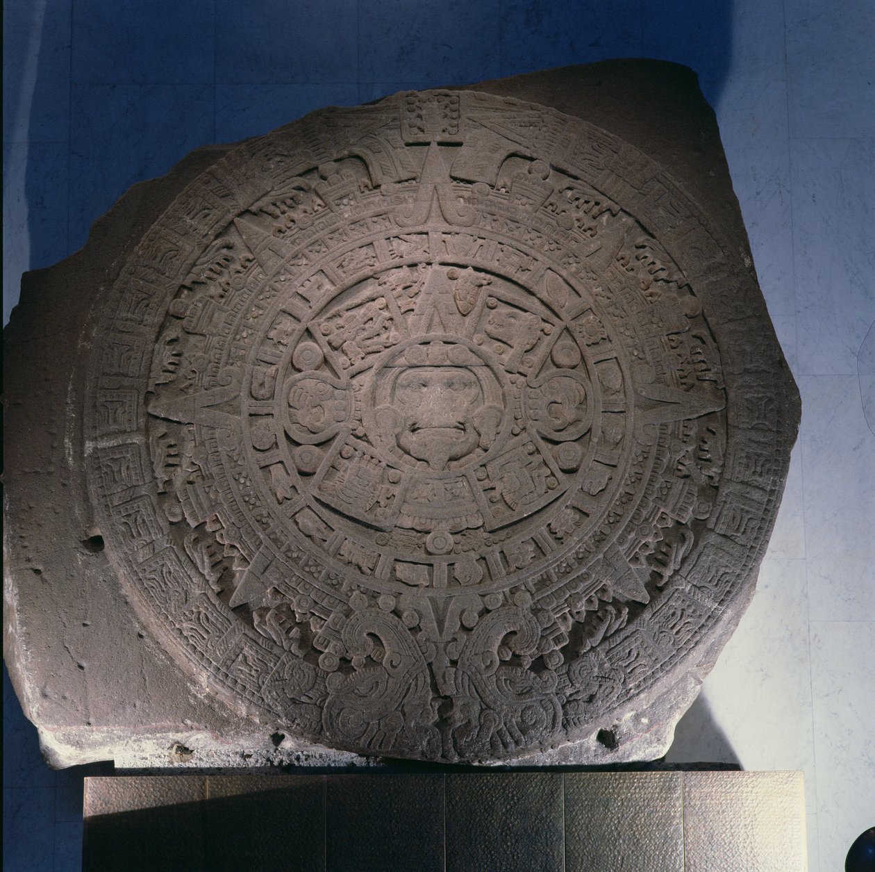 A pedra do grande calendário, período pós-clássico (1300-1521) (ver também 207556) de Aztec