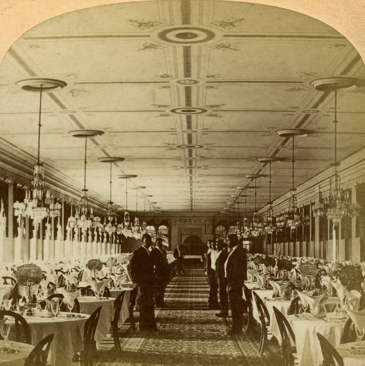Sala de jantar, Grand Union Hotel, Saratoga, Nova York, EUA. de B. W. Kilburn