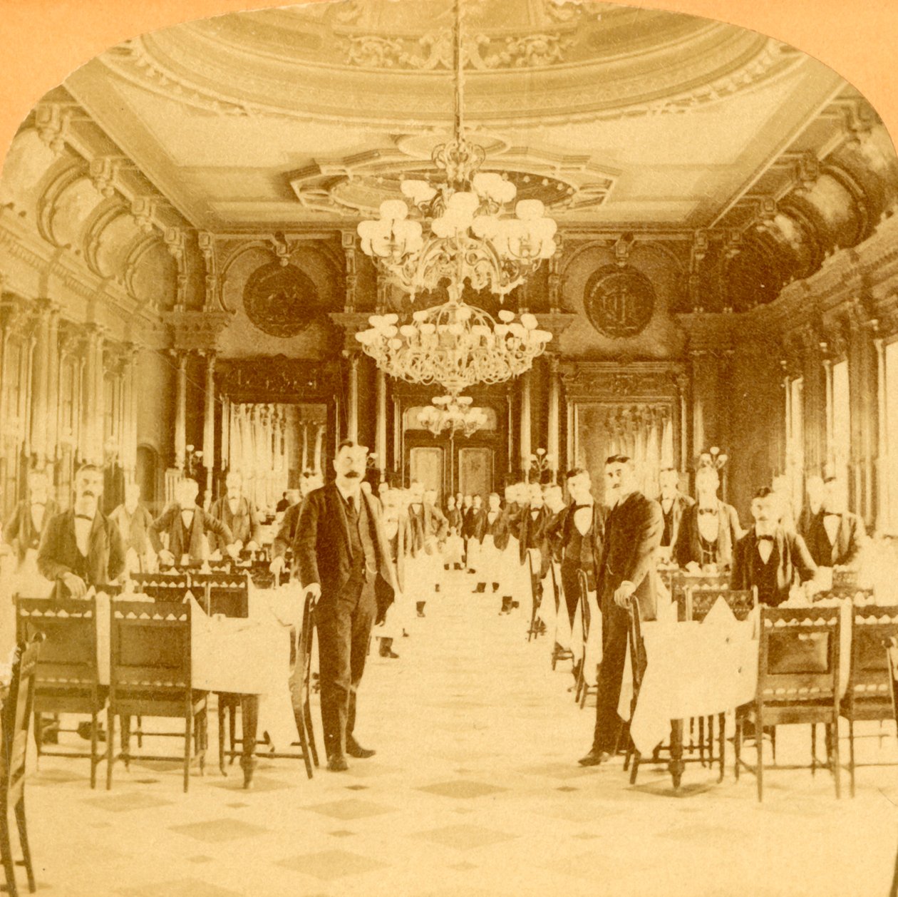 O Great Dining Hall, Windsor Hotel, disse ser o melhor do mundo, Montreal, Canadá, 1894. de B. W. Kilburn