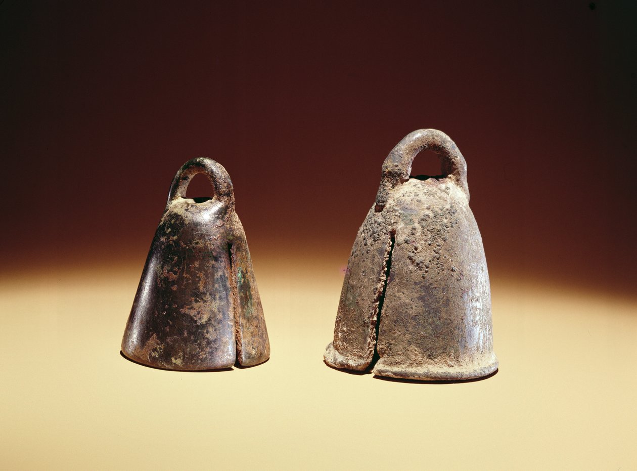 Sinos de cavalo, da Babilônia, Iraque, c.700 aC (bronze) de Babylonian
