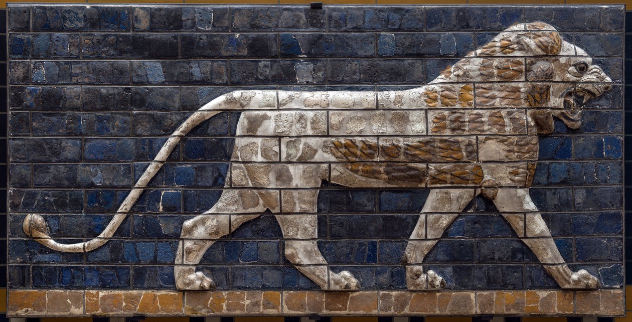 A Via Processional da Babilônia erigida sob o domínio de Nabucodonosor II (605-562 AC): detalhe da Porta de Ishtar representando um leão mosaico de tijolos. Babilônia - Museu Arqueológico de Istambul de Babylonian