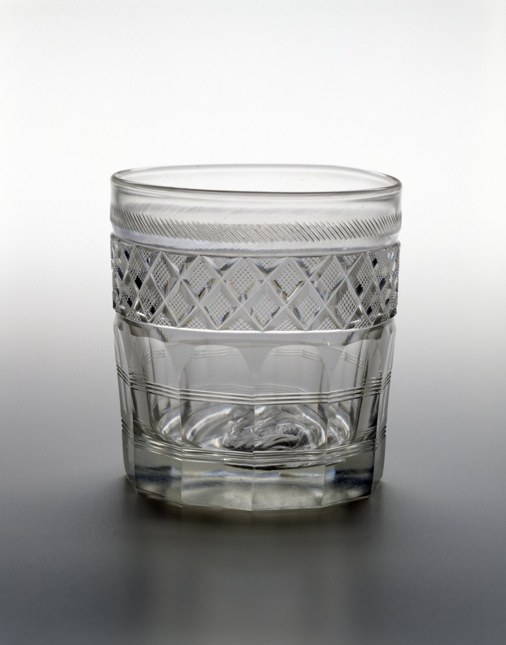 Tumbler, c. 1825 (vidro de chumbo com retrato de camafeu de sulfureto) de Bakewell and Page