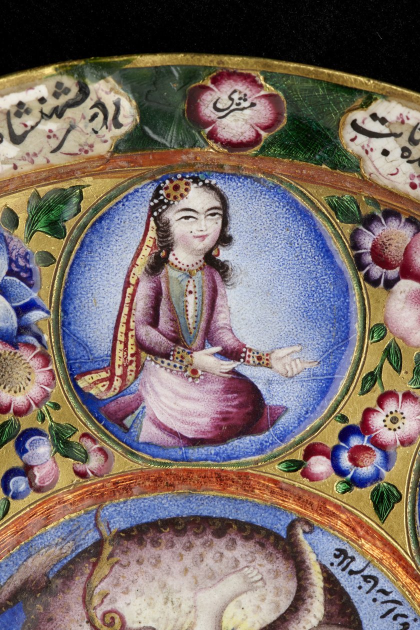 Tigela com tampa, pires e colher com decoração astrológica, início do século XIX (esmalte e ouro) de Baqir Baqir