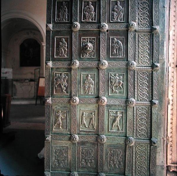 Portas da fachada (bronze) de Barisano da Trani