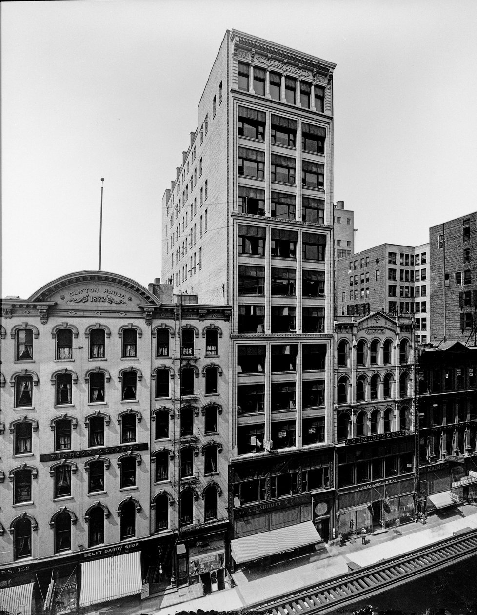 Clifton House, edifício Thomas Church e edifício J. P. Atwater, Chicago, Illinois, EUA, c.1900 (foto a p/b) de Barnes and Crosby