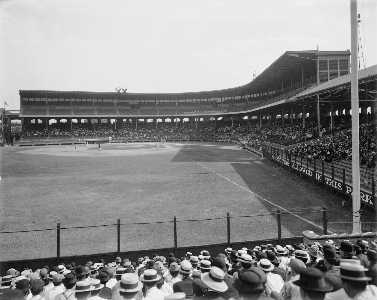 Comiskey Park, Chicago, Illinois, EUA, c.1910 (foto a p/b) de Barnes and Crosby