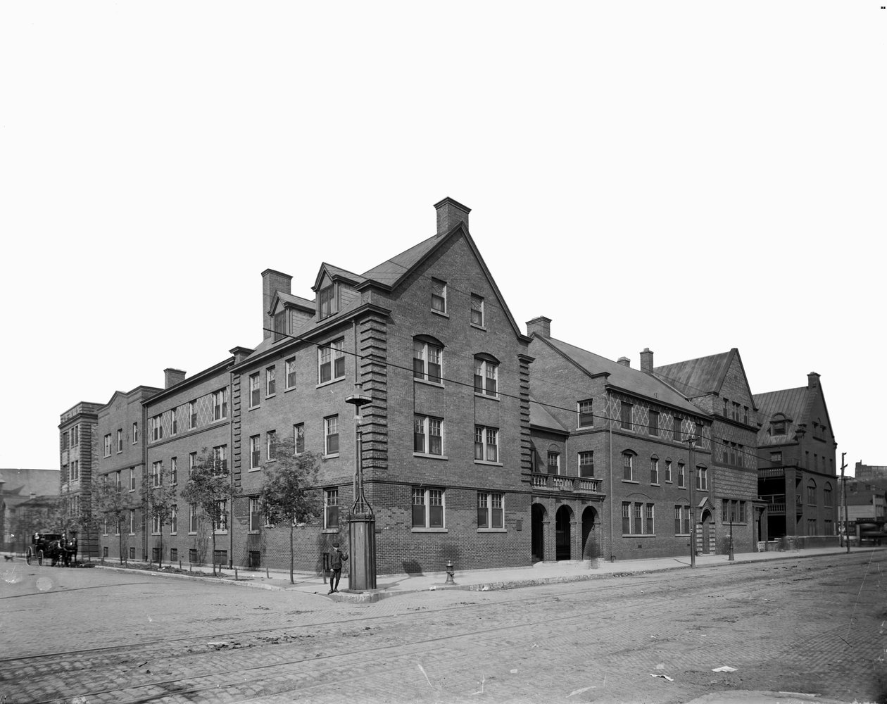 Hull House, Chicago, Illinois, EUA, c.1905 (foto a p/b) de Barnes and Crosby