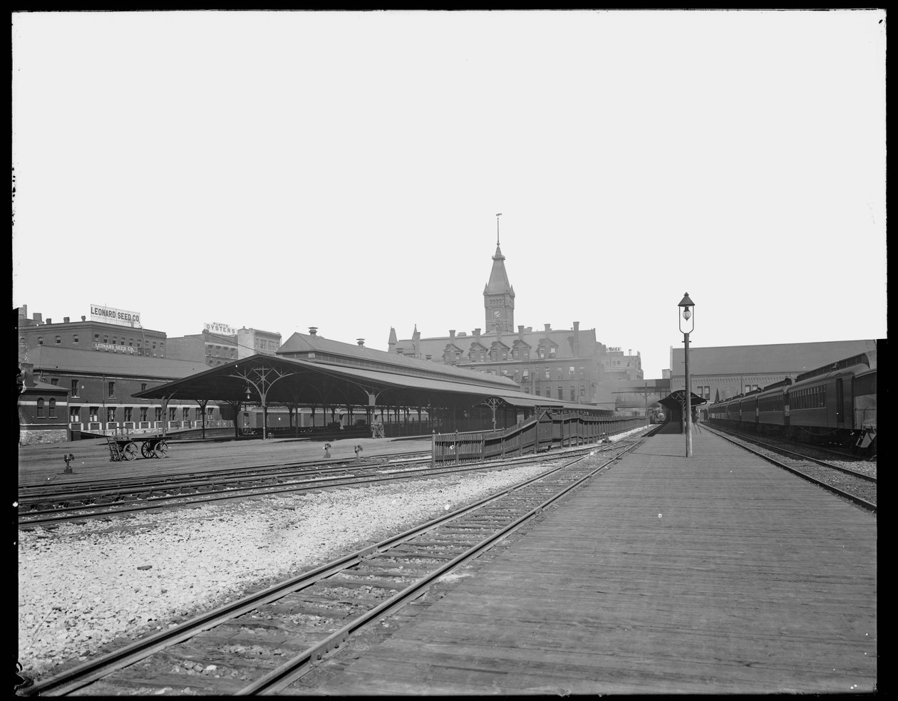 Wells Street Station, Chicago, Illinois, EUA, c.1905 (foto a p/b) de Barnes and Crosby