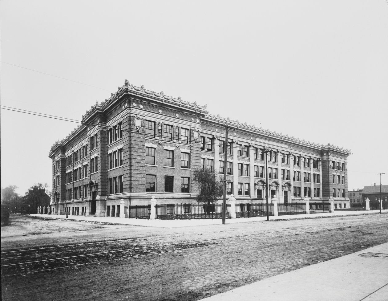 Wendell Phillips High School, Chicago, Illinois, EUA, c.1904 (foto a p/b) de Barnes and Crosby