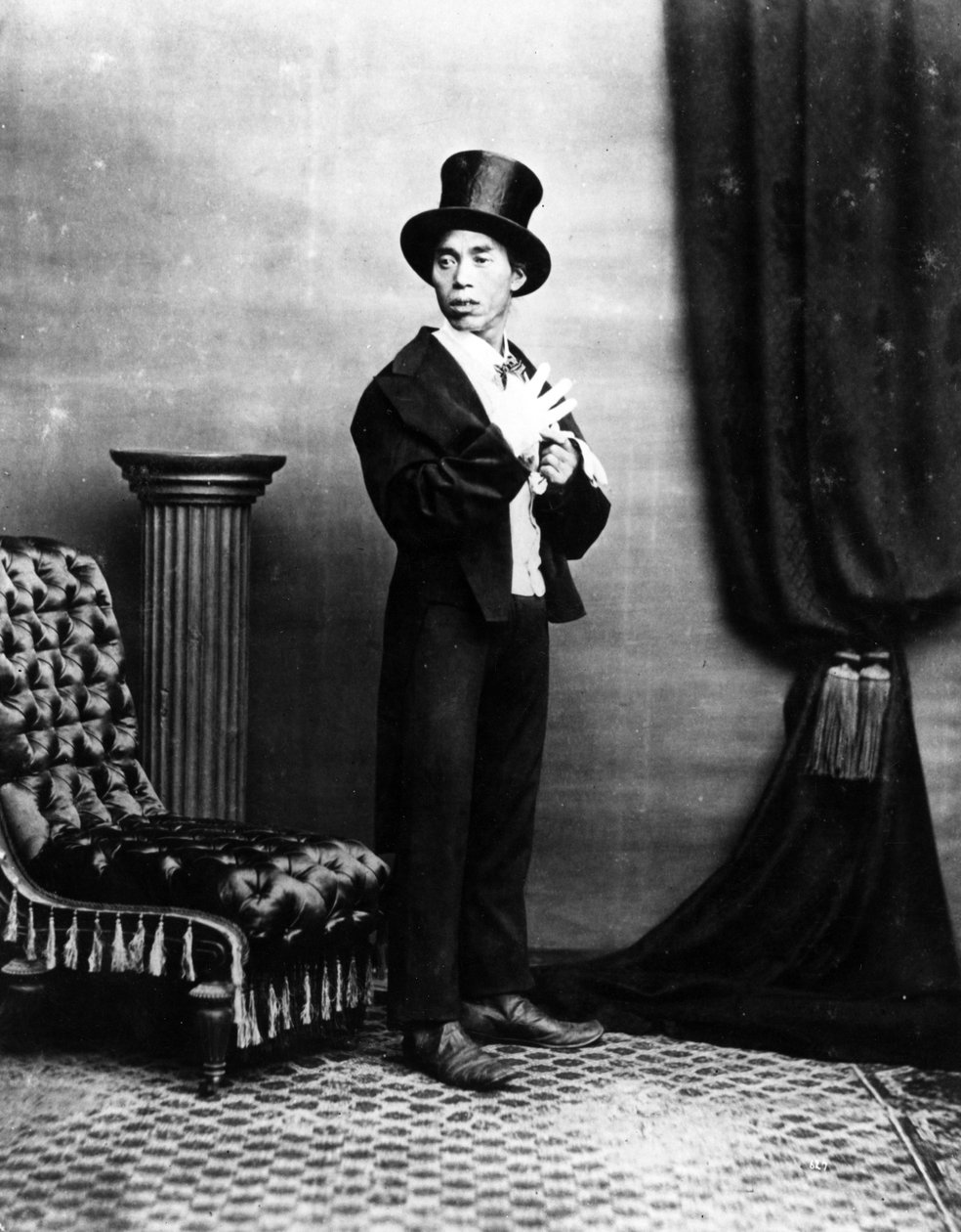 Um cavalheiro japonês em Western Garb, 1875 de Baron Raimund von Stillfried