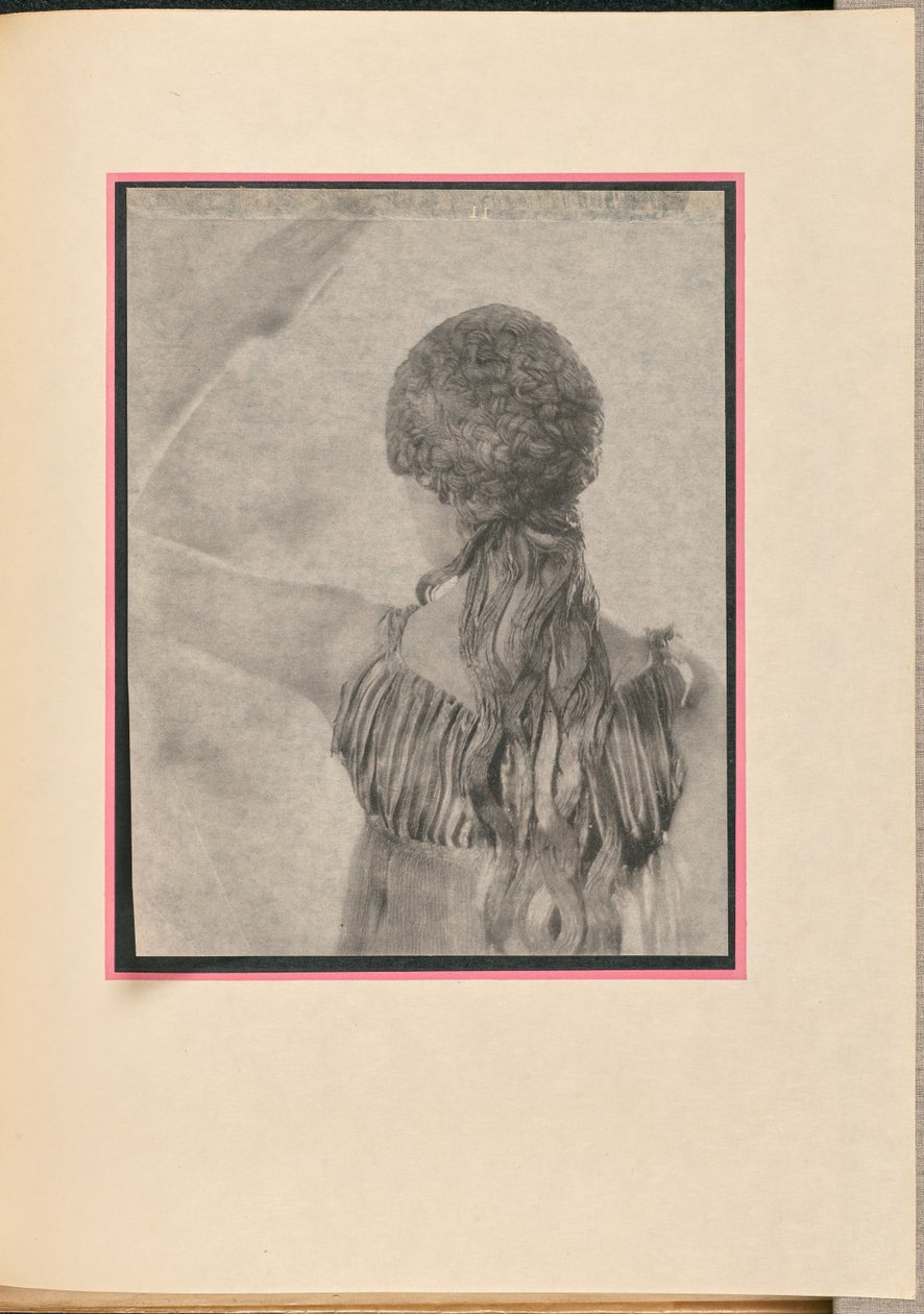 [Dançarina como uma ninfa, vista por trás]. de Baron Adolf De Meyer