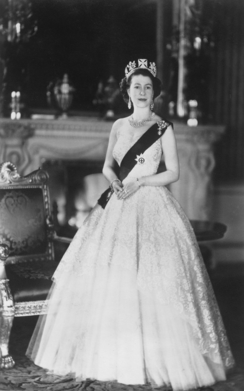 Rainha Elizabeth II no Palácio de Buckingham, 12 de março de 1953 de Baron Sterling Henry Nahum