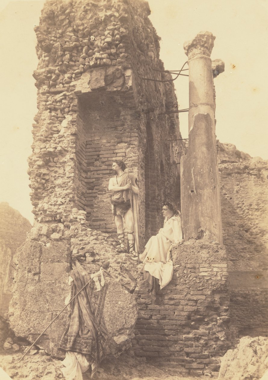 [Dois homens fantasiados junto a ruínas] de Baron Wilhelm von Gloeden