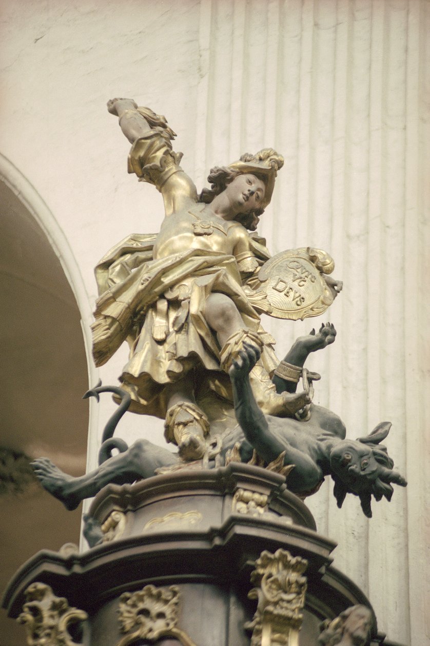 Púlpito, também chamado de Púlpito da verdade, detalhe: São Miguel e o dragão, 1749 (dourado, madeira e marchetaria) (ver também 252679 e 252680) de Bavarian school