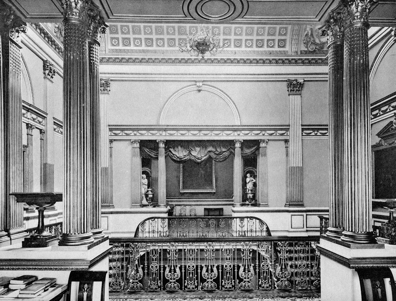 A grande escadaria, Londonderry House, 1908. de Bedford Lemere and Company