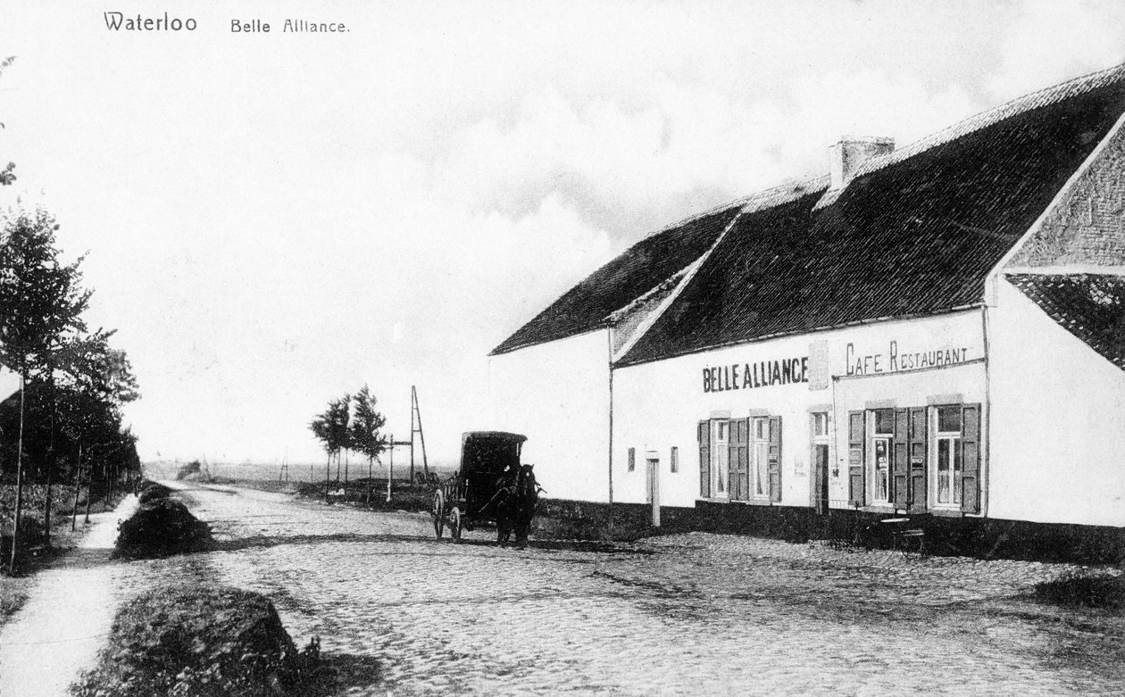 O Belle Alliance Inn, sede de Napoleão durante a batalha de Waterloo, cartão comemorativo, c.1912 (photolitho) de Belgian Photographer