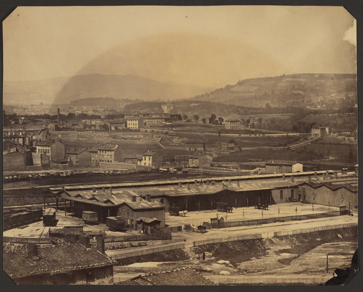 Vista de St. Etienne para leste em direção à estação de comboios de Belotti