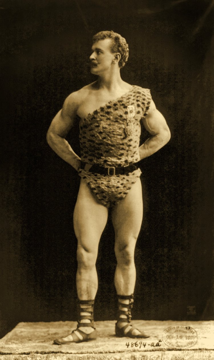 Eugen Sandow, na clássica pose greco-romana antiga, c.1894 de Benjamin J. Falk