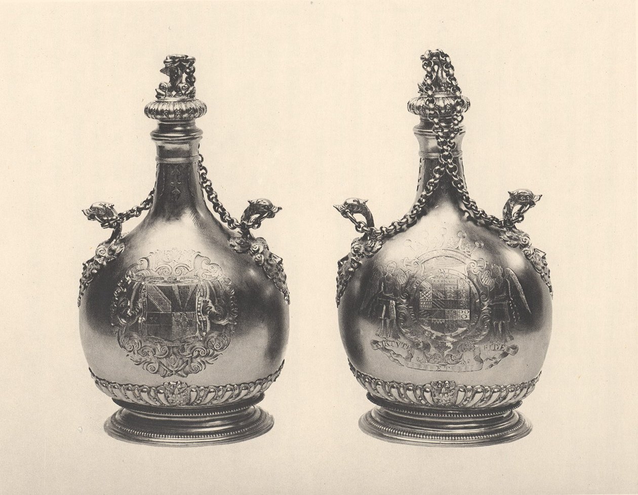 Par de Frascos de Peregrino William III, c.1690 (dourado prateado) de Benjamin Bradford