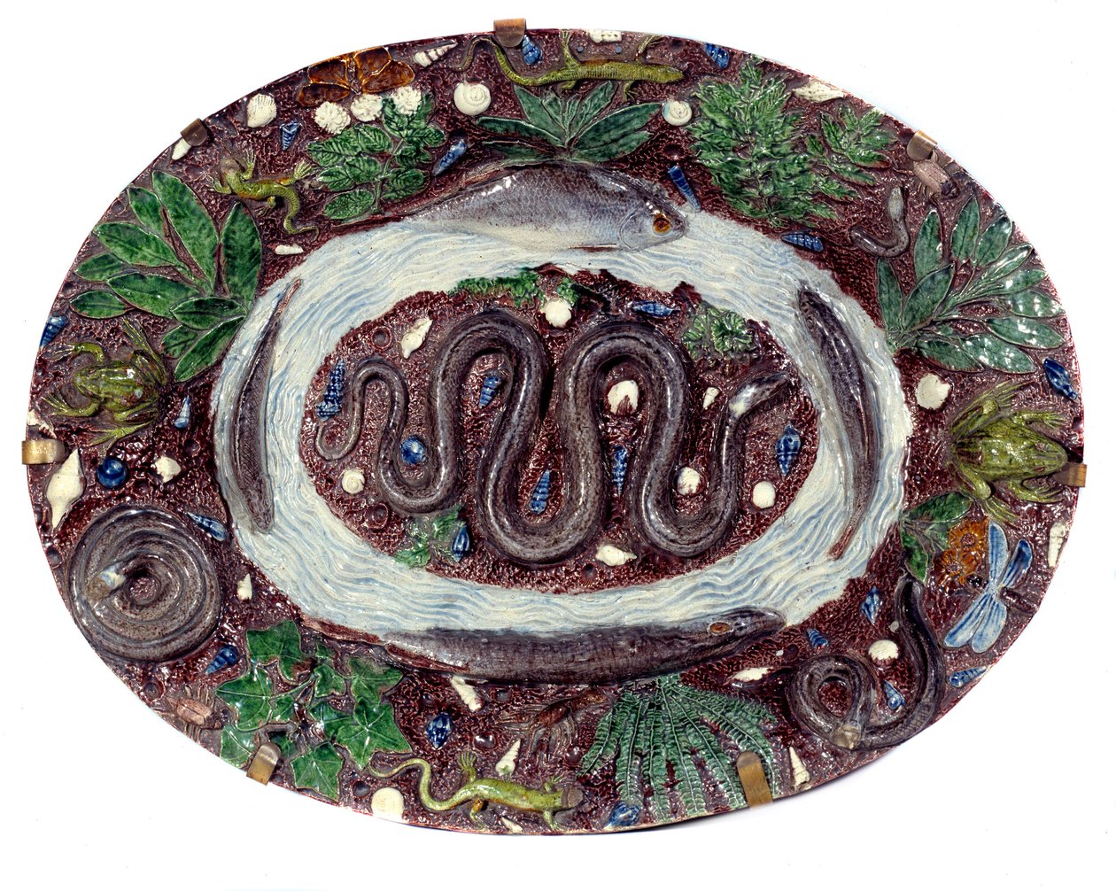 Prato de faiança com serpentes e batráquios. Diam 0,52 m Século XVI. Realizado por Bernard Palissy (1510-1589) Sevres. Museu Nacional de Cerâmica de Bernard Palissy