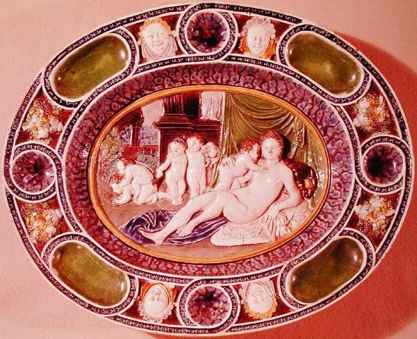 Placa oval representando uma fêmea representando fertilidade (faiança) de Bernard Palissy