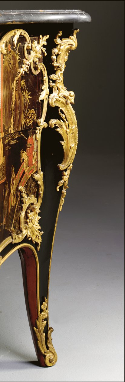 Cômoda Luís XV, c.1740 (preto chinês montado em ormolu, laca policromada e dourada, serpentina, mármore e vernis) de Bernard van Risamburgh