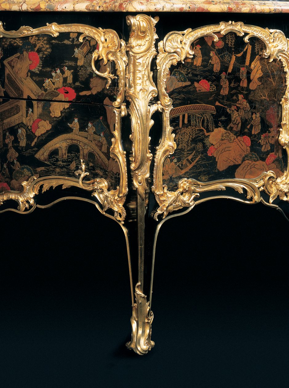 Uma cômoda Luís XV de Bernard van Risenburgh II