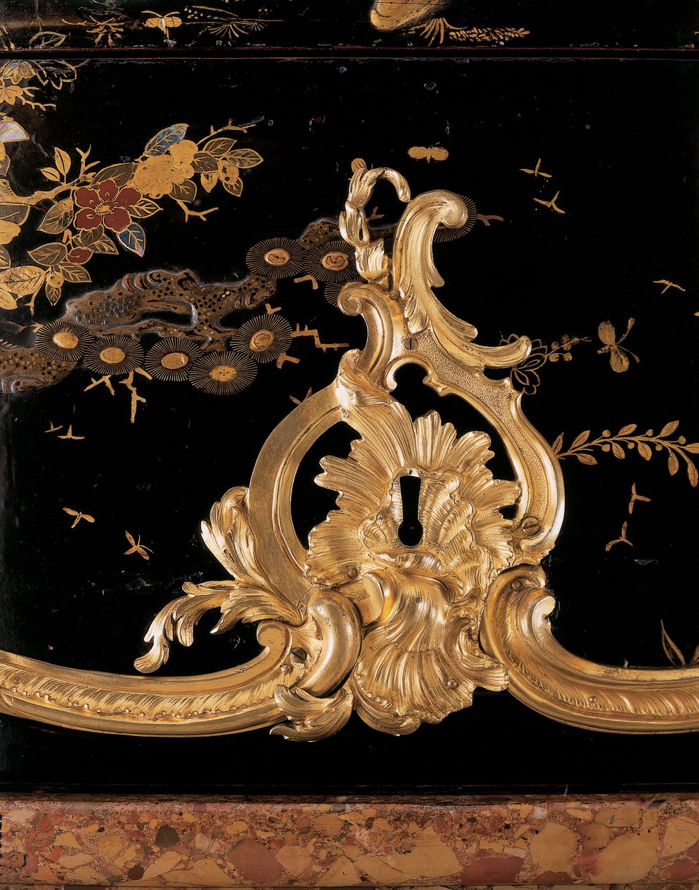 Cômoda, c.1745 (laca japonesa montada em ormolu e madeira ebonizada) de Bernard van Risenburgh II