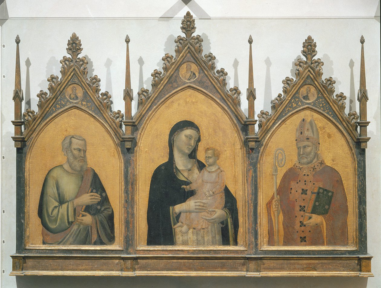 Madonna e criança com SS. Mateus e Nicolau, retábulo de altar, 1328 (têmpera no painel) de Bernardo Daddi