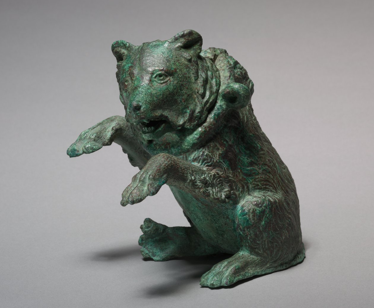 Ampulla de óleo em forma de urso dançante, século III (bronze) de Nicolas d