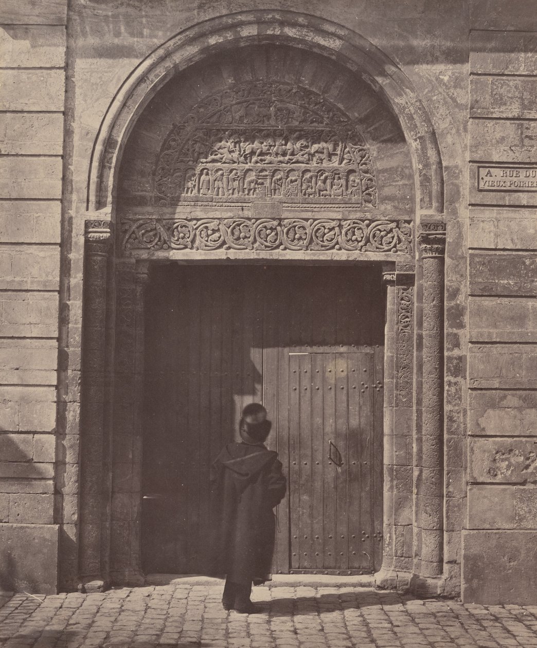 Portal de Saint Ursinus em Bourges, rue du Vieux Poirier de Bisson Frères