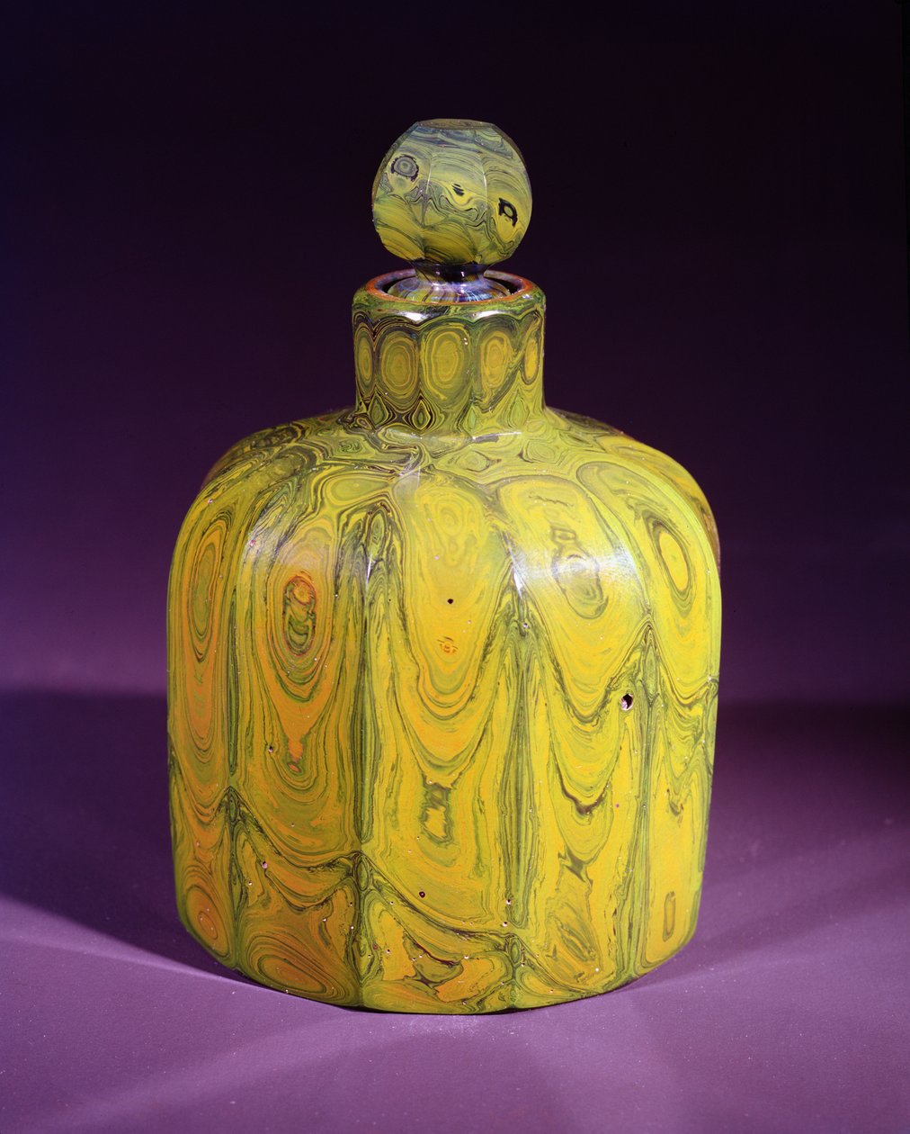 Garrafa de perfume de litânia e rolha, c.1830 (vidro) de Bohemian School