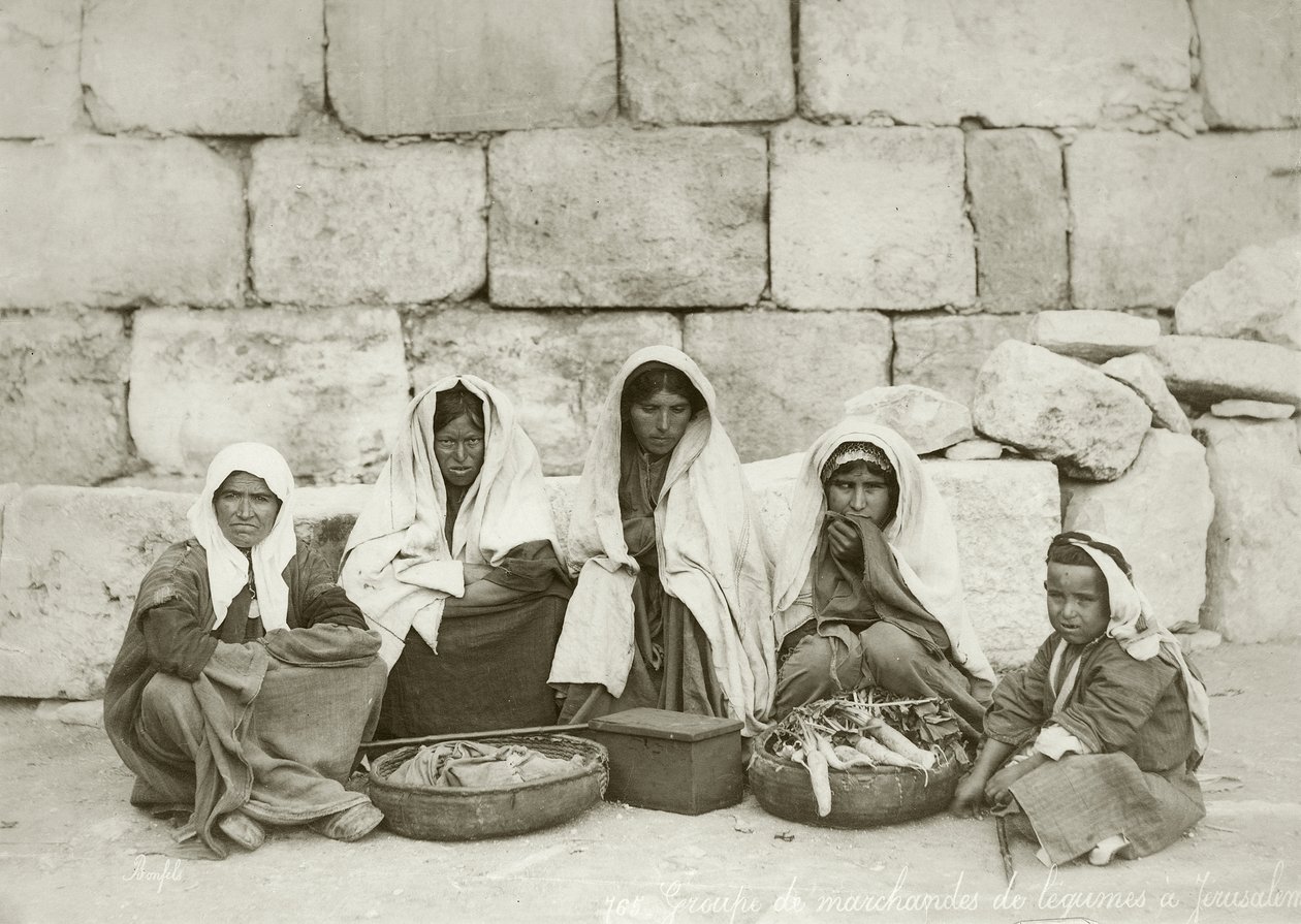Um grupo de fellahin no final do mercado, c.1867-98 de Bonfils Studio