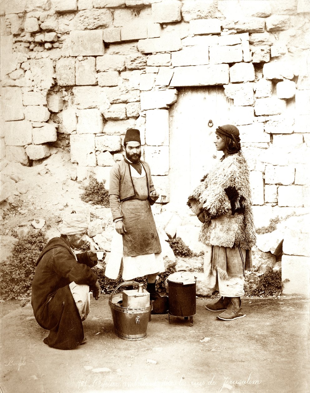 Vendedor de café em Jerusalém, c.1867-81 de Bonfils Studio