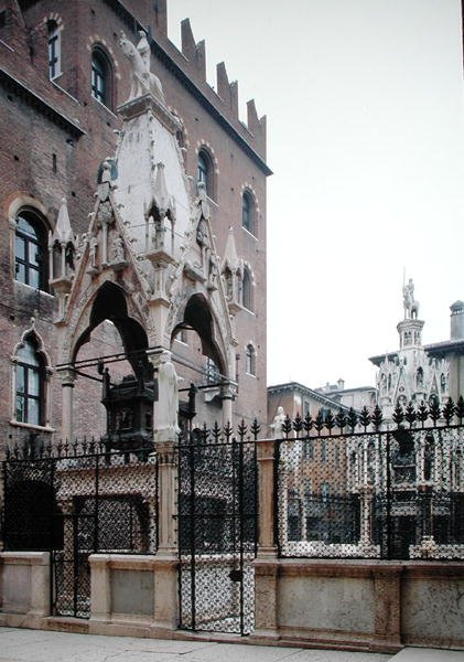 Monumento funerário de Mastino II Della Scala (1308-51) de Bonino da Campione
