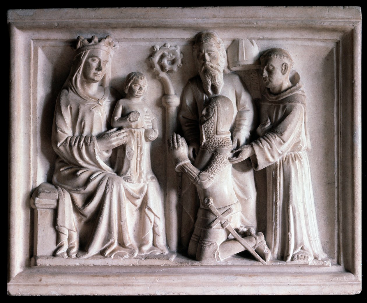 A Virgem apresentando Jesus a três pessoas (escultura de Bonino da Campione
