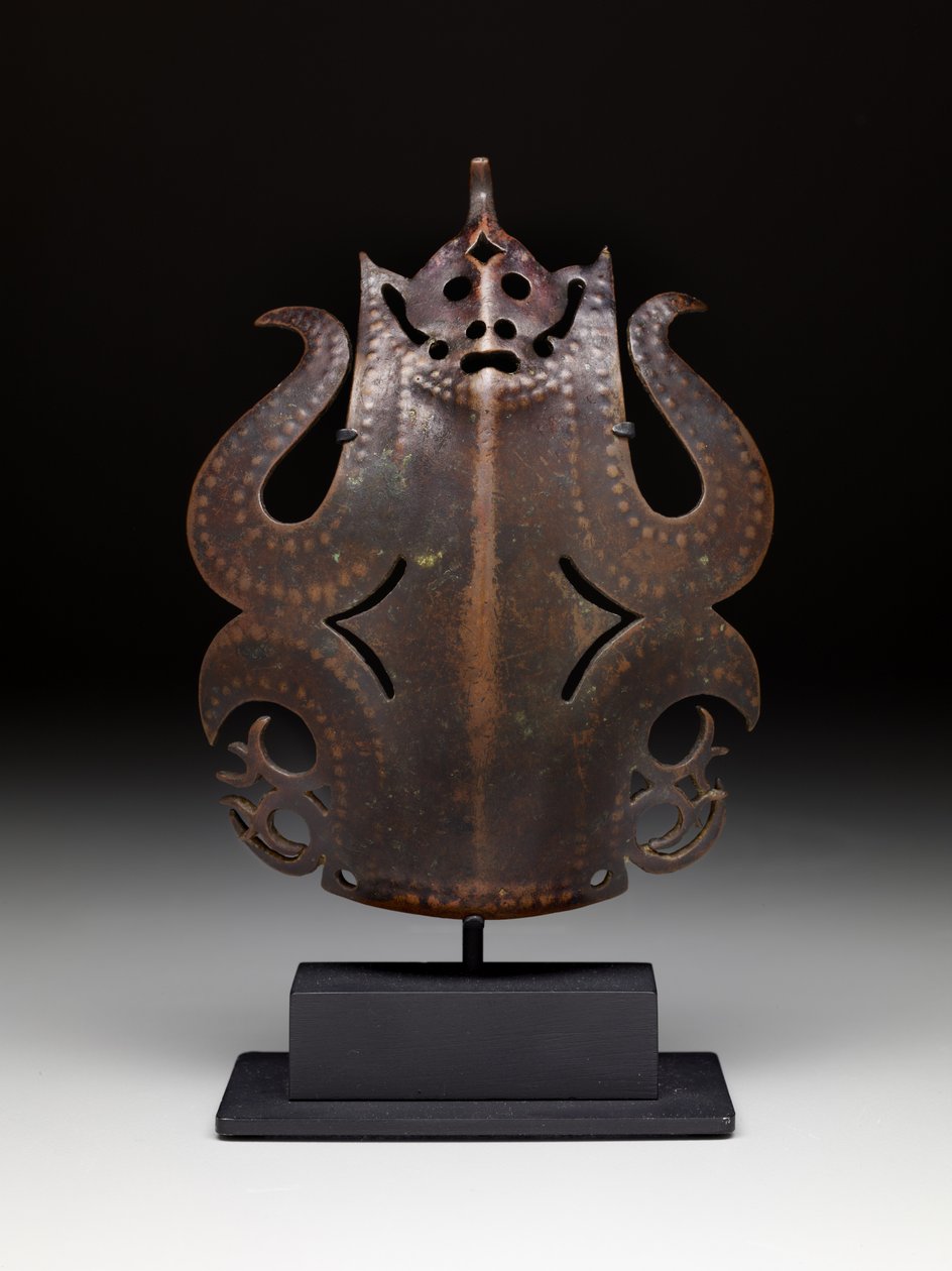 Ornamento de toucado de guerreiro: figura frontal de Bornean Bornean