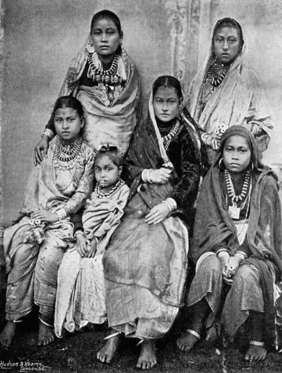 Esposas e filhos de soldados dos 44os Gurkhas, 1896 de Bourne and Shepherd