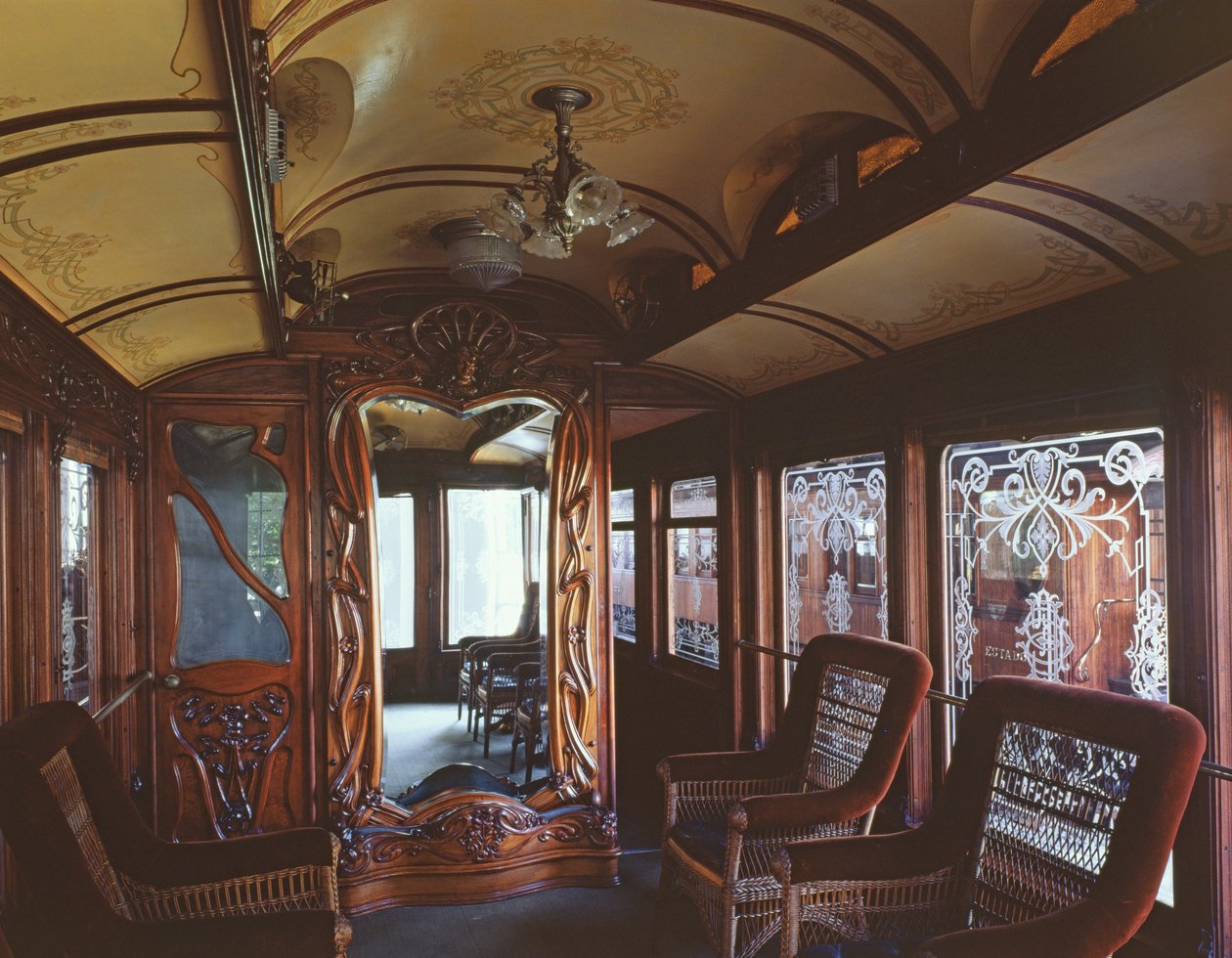 Interior de um trem de Brazilian School