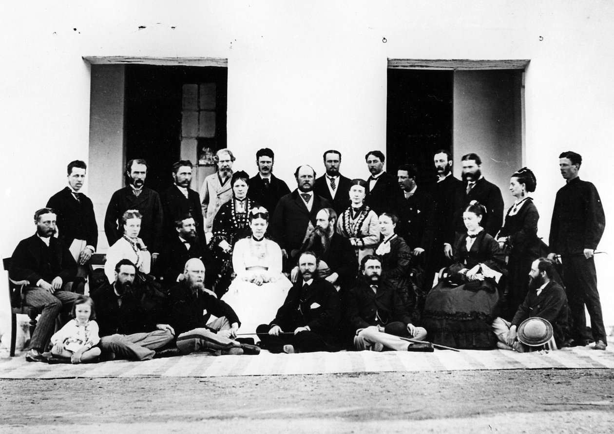 Grupo em Nixons Oodeypore, c.1871 de British Photographer