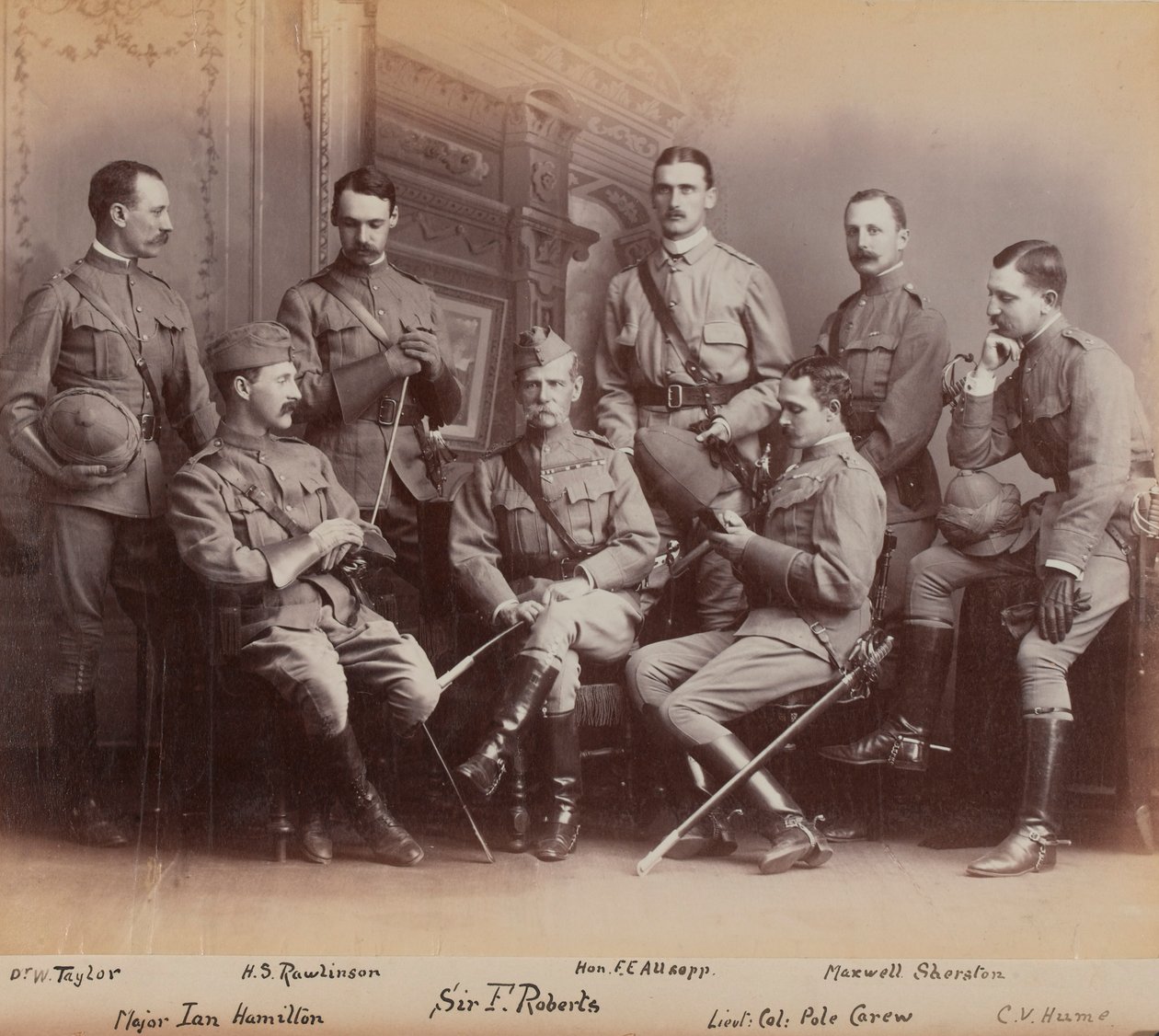 Sir Frederick Sleigh Roberts com seus oficiais de British Photographer