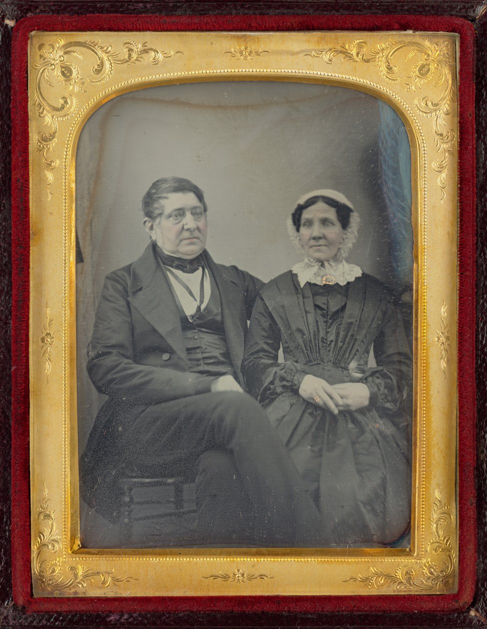 Retrato de um homem e de uma mulher,c. 1850 (foto) de British Photographer