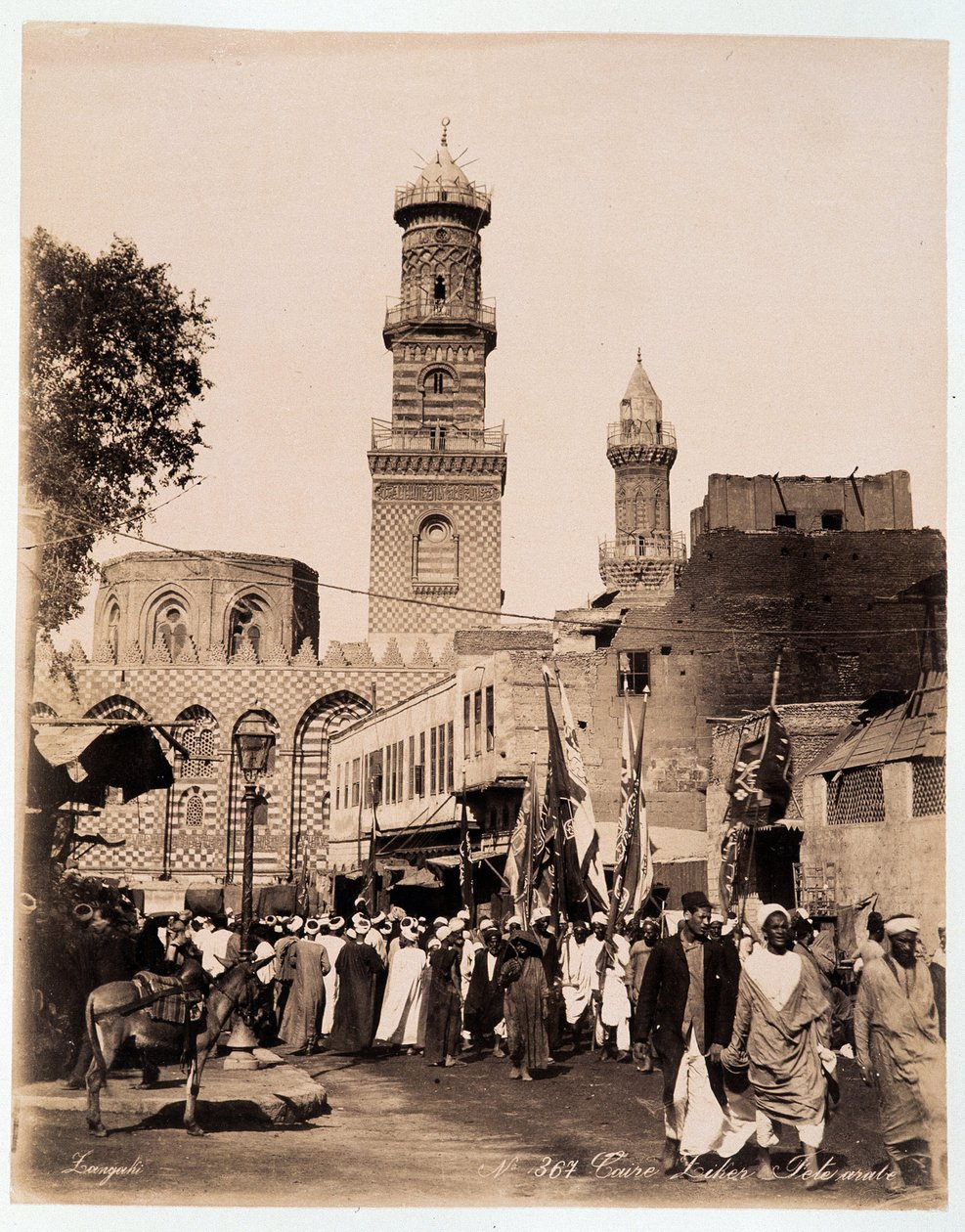 Festa nas ruas do Cairo - fotografia dos irmãos Zangali, final do século XIX de Brothers Zangaki