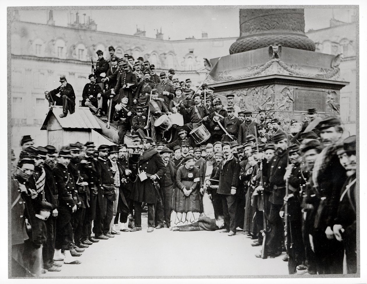 Federes antes da Coluna Vendome durante a Comuna de 1871 de Bruno Braquehais