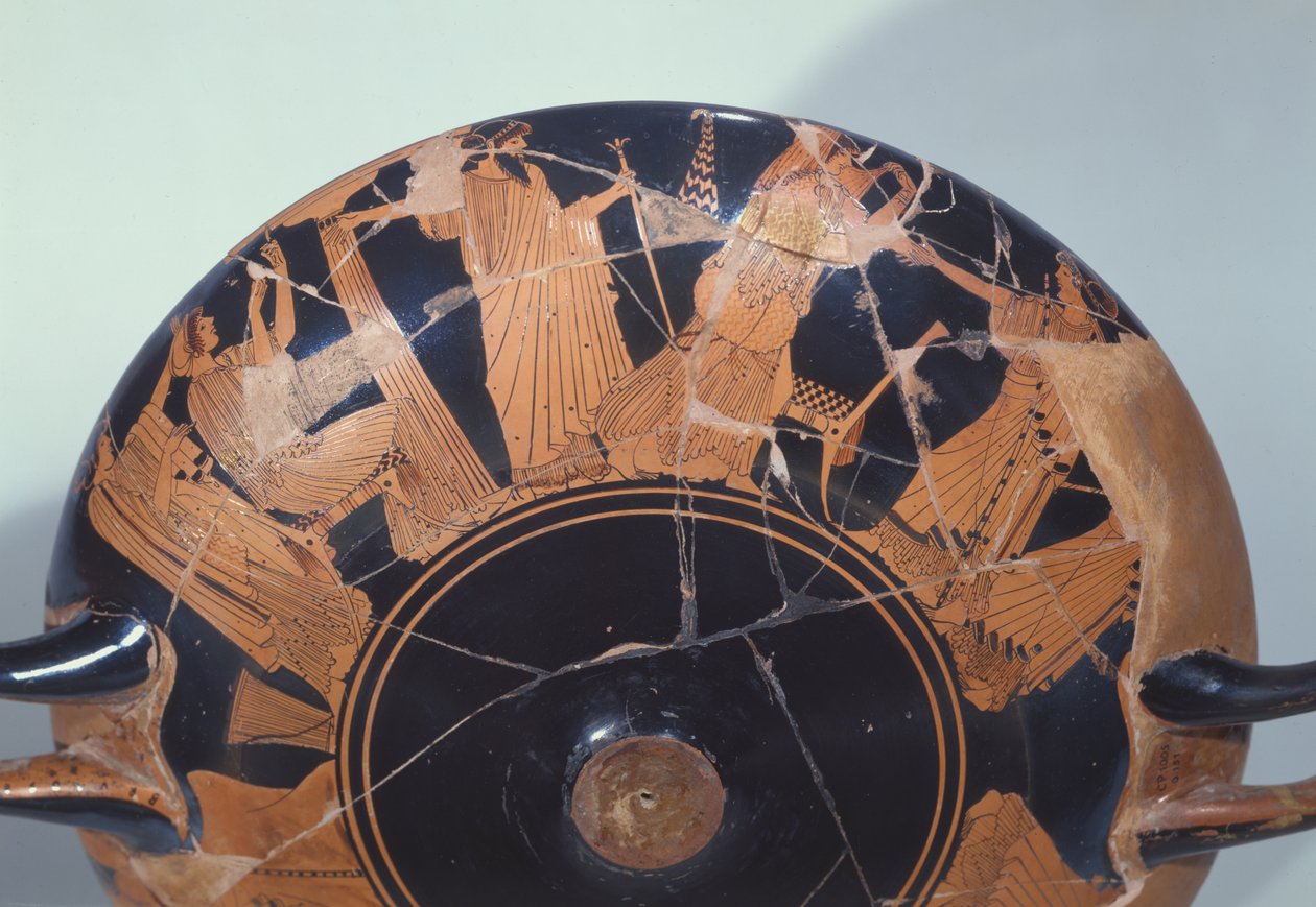 Copa ática de figuras vermelhas retratando o retorno de Paris a Príamo cercado por Cassandra, Polixena, Hecuba e Afrodite, de Vulci, c.495 aC (cerâmica) (detalhe) de Brygos Painter